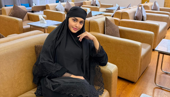 ওমরা পালনে সৌদি আরবে মারিয়া মিম